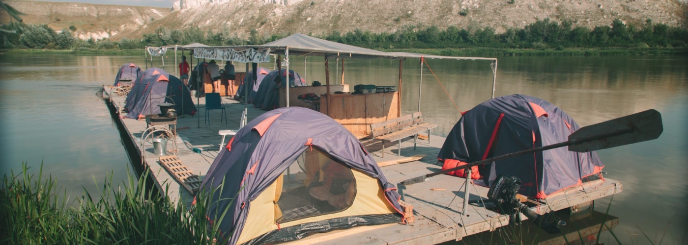 Плавучий палаточный лагерь